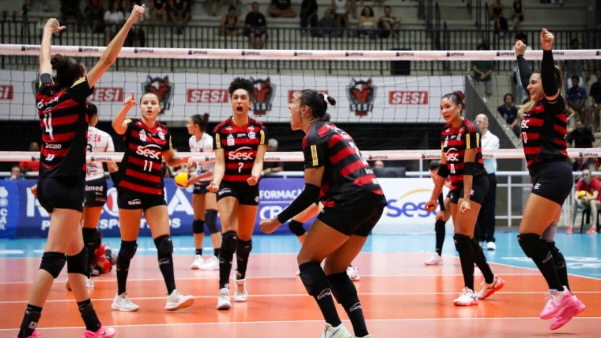 Jogadoras do Flamengo comemorando ponto sobre o Bauru pela nona rodada da Superliga Feminina 202526