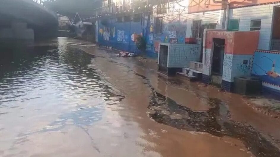 Manchas voltam a aparecer na Lagoa da Conceição e preocupam moradores