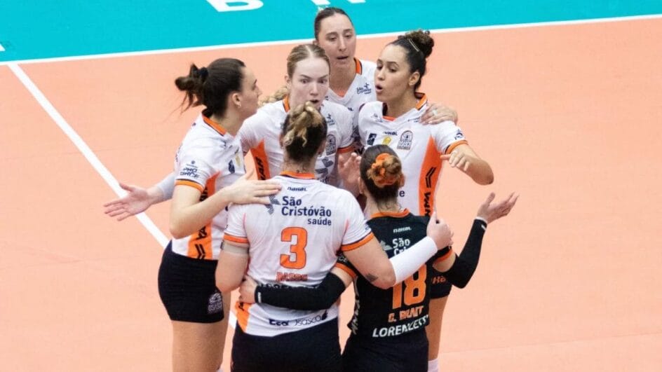Osasco venceu na estreia do Mundial de Vôlei (Foto: Flashbriella, Divulgação)