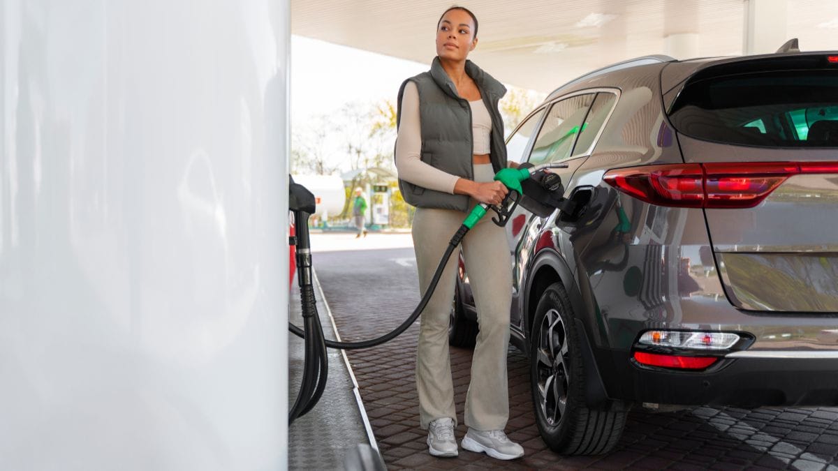 Economizar combustível nas viagens é um desafio para os motoristas (Foto: banco de imagens)