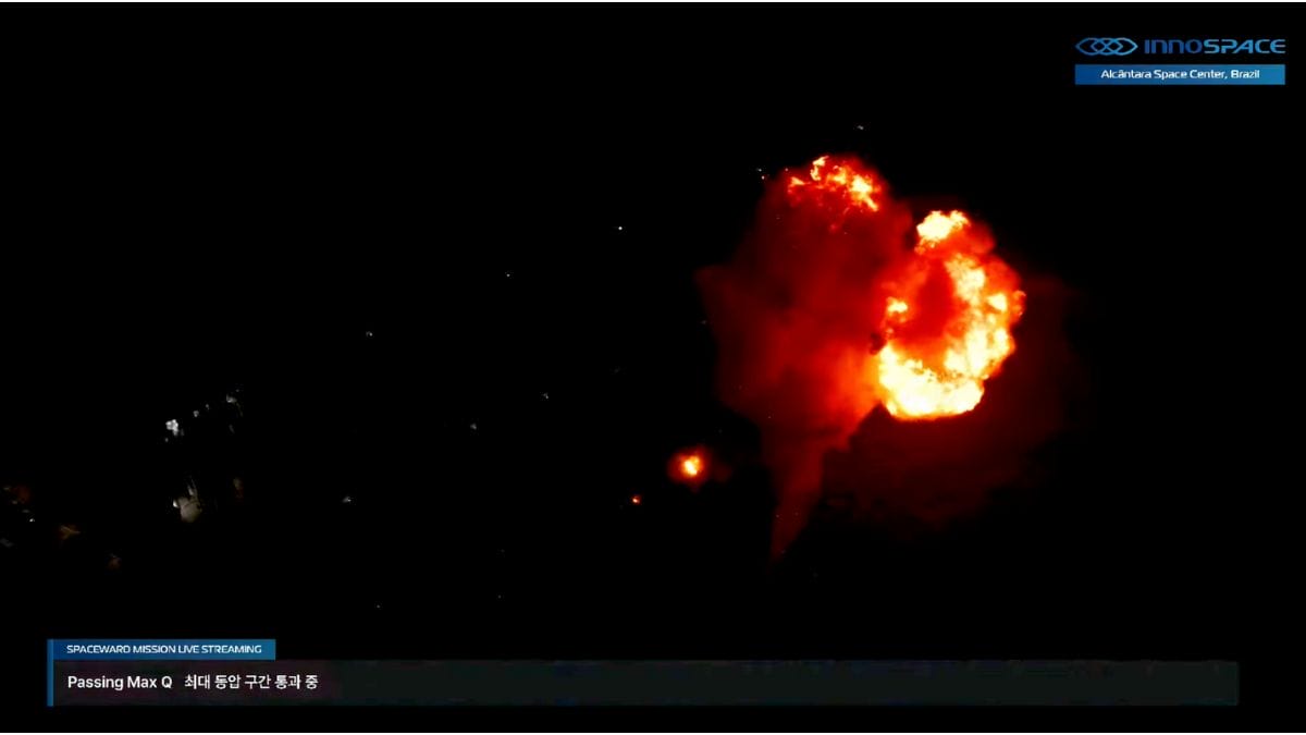 Foguete fabricado pela empresa sul-coreana Innospace explodiu poucos segundos ap&oacute;s deixar o solo (Foto: Innospace, reprodu&ccedil;&atilde;o)