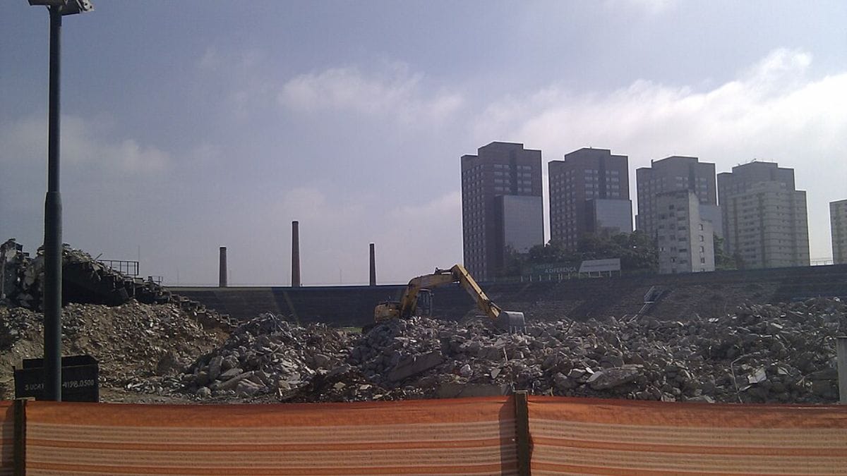 Obras de demolição do Parque Antárctica, em São Paulo
