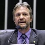 Deputado de SC, Pedro Uczai desmaia durante reunião e Câmara adia votações