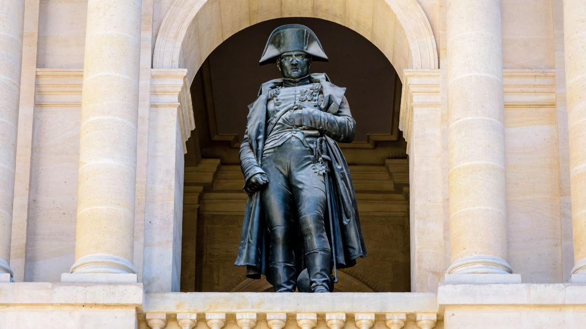Por que Napoleão escondia a mão A resposta não é (só) dor de estômago.