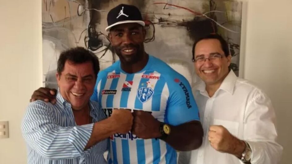 Mondragon (no meio), em registro de 2012 (Foto: Divulgação, Ascom Paysandu)