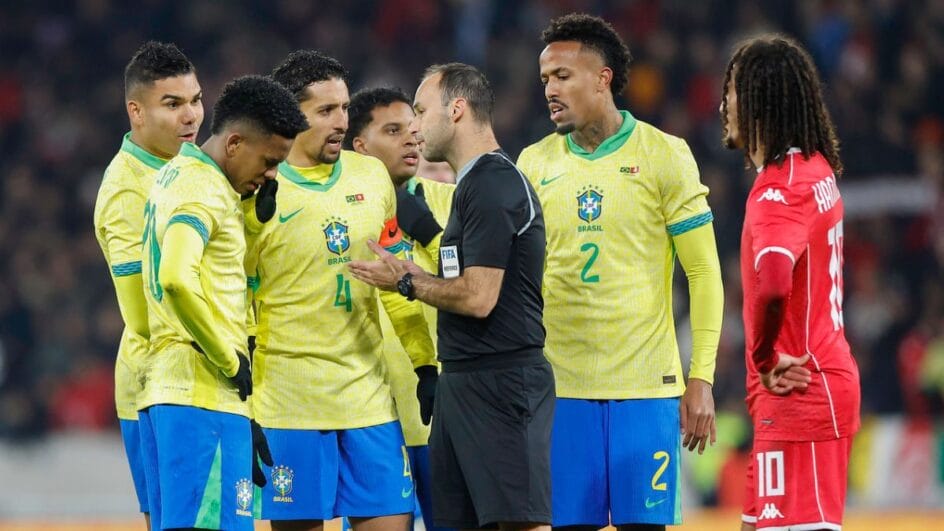 Jogadores da Seleção Brasileira na partida contra a Tunísia