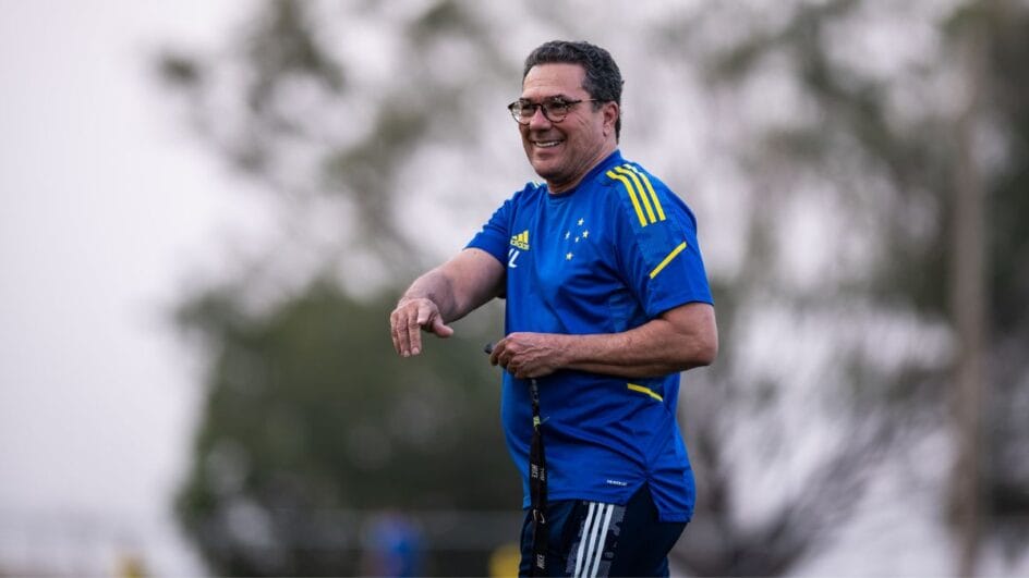 Vanderlei Luxemburgo no treino do Cruzeiro