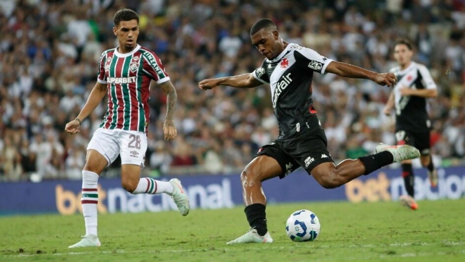 Fique por dentro dos 11 iniciais da partida (Foto: Matheus Lima)