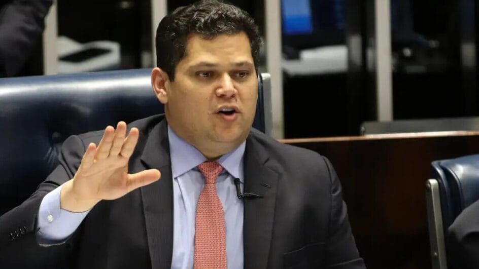 Alcolumbre defendeu prerrogativas do Senado (Foto: Fabio Rodrigues Pozzebom, Agência Brasil)