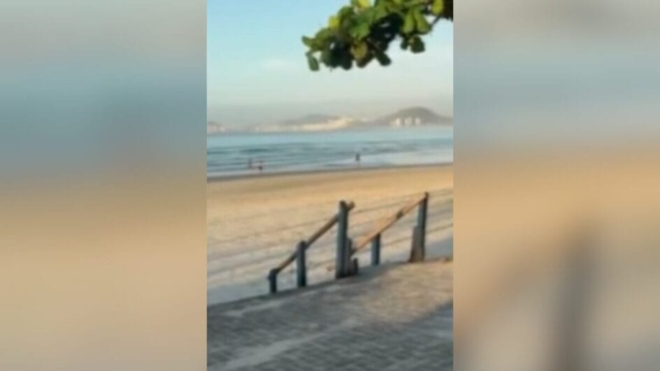 Houve uma perseguição na orla da praia do Guarujá, em São Paulo (Foto: TV Tribuna, Reprodução)