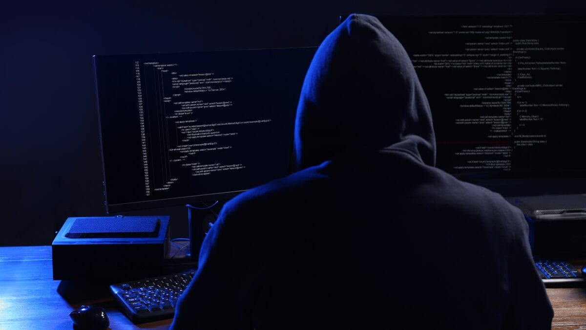 Deputados que apoiam projeto que compara aborto a homicídio são alvos de hackers (Foto: Imagem Ilustrativa, Canva, Reprodução)