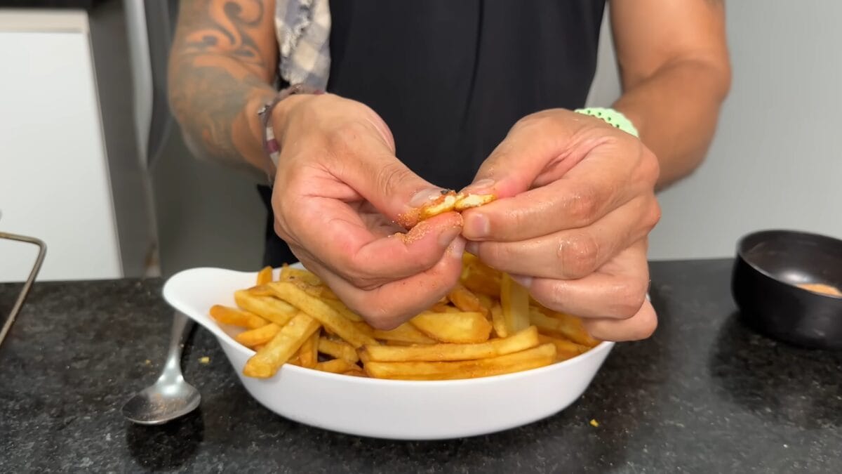 Prato com batatas fritas 