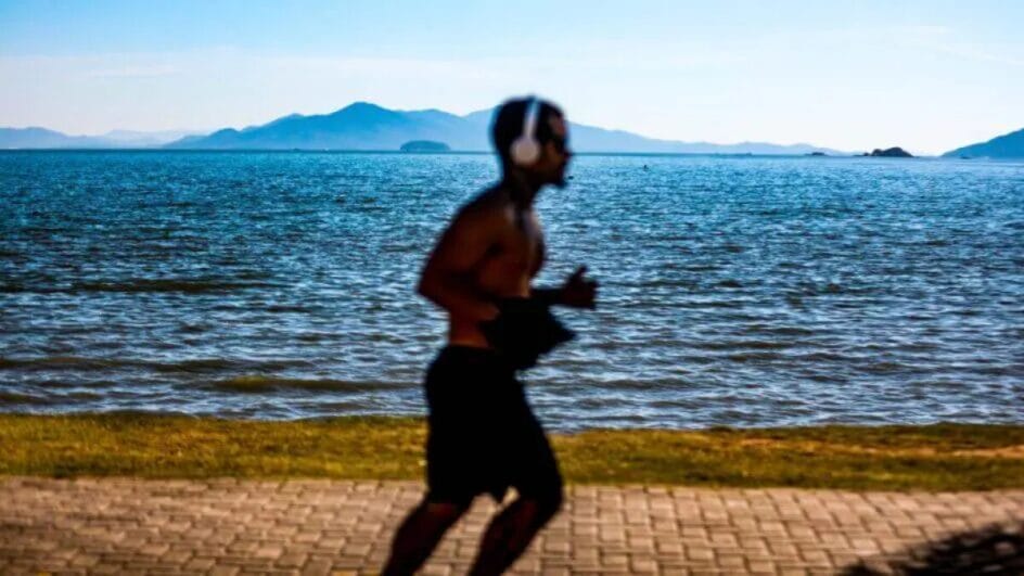 Calor pode provocar trovoadas no período da tarde (Foto: Tiago Ghizoni, Arquivo NSC Total)