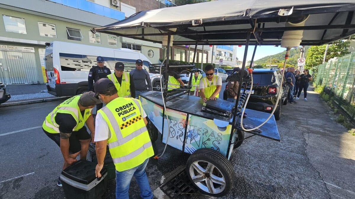 Segundo a Prefeitura de Florianópolis, a Operação Verão está intensificando a fiscalização nas praias com a chegada da alta temporada (Foto: PMF. Reprodução)