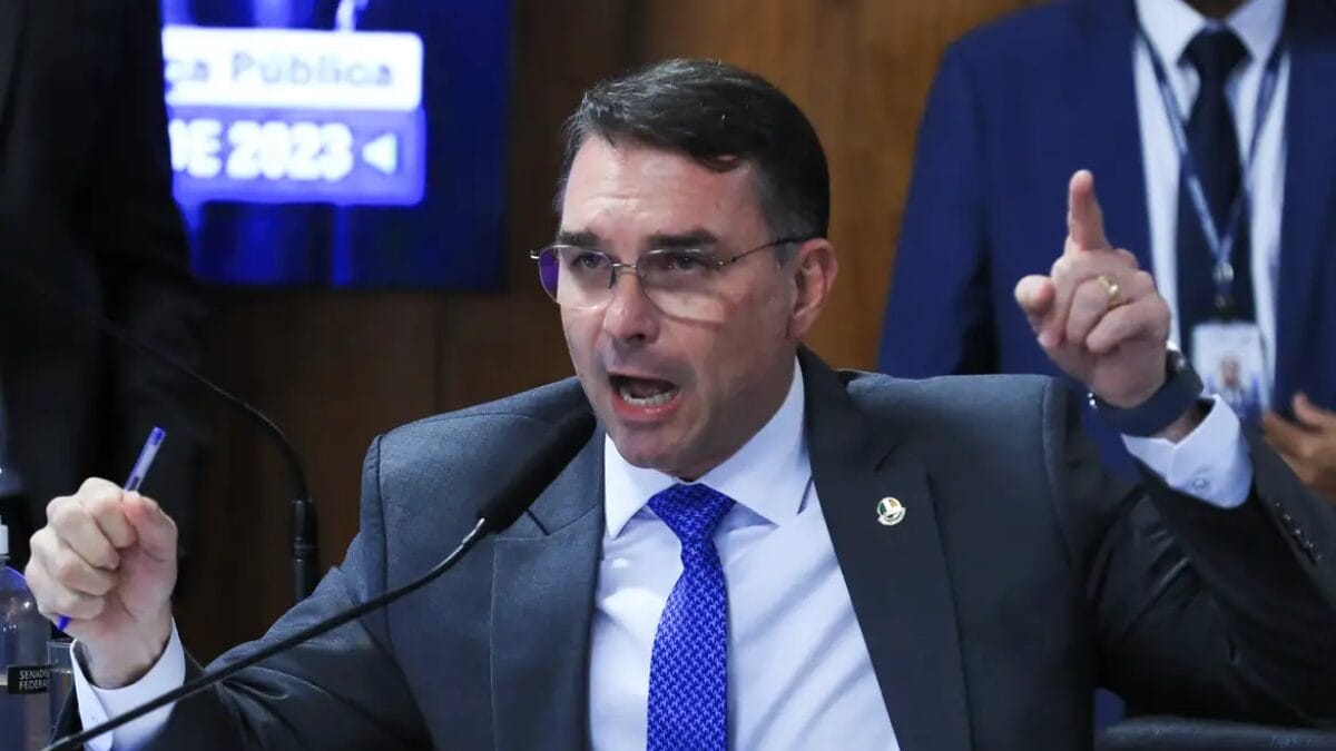 Flávio Bolsonaro (PL) anunciou a candidatura na tarde desta sexta-feira (5) (Foto: Lula Marques, Agência Brasil)