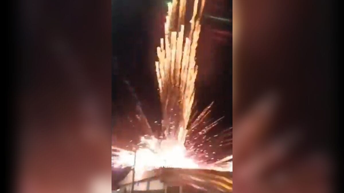 Fogos de artifício atingem público e deixam feridos durante abertura do Natal no RS (Foto: Reprodução, X)