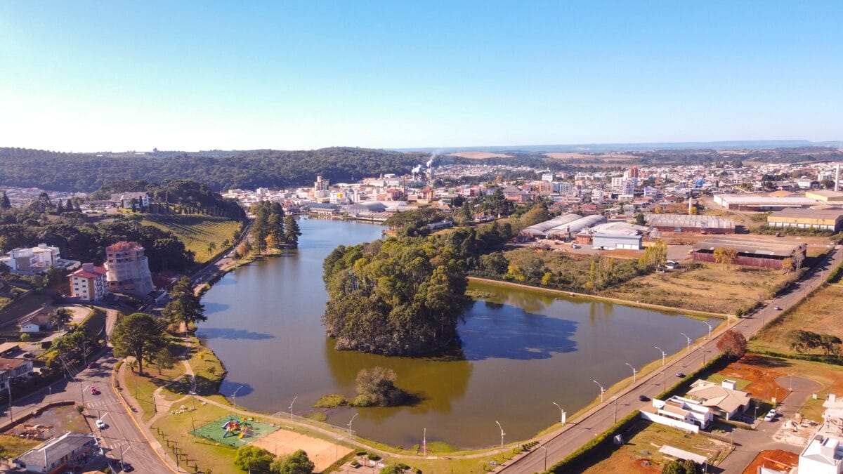 Lago das Arauc&aacute;rias em Fraiburgo