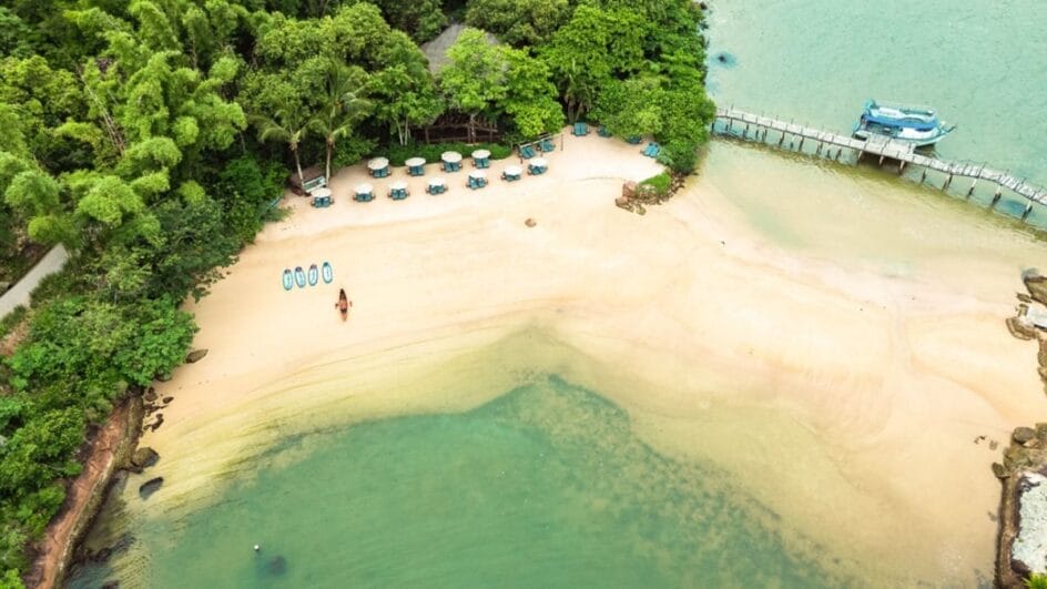 Hotel tem acesso à praia (Foto: Divulgação)