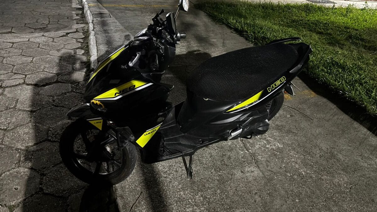 Moto havia sido roubada minutos antes do início da perseguição (Foto: PMSC, Divulgação)