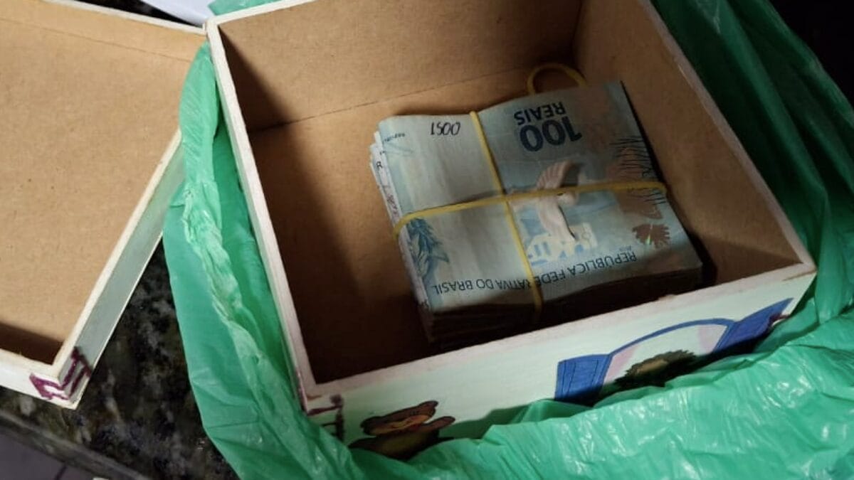 Nas apura&ccedil;&otilde;es, foi constatada tamb&eacute;m a utiliza&ccedil;&atilde;o de contas banc&aacute;rias de terceiros para recebimento dos valores (Foto: MPSC, Reprodu&ccedil;&atilde;o)