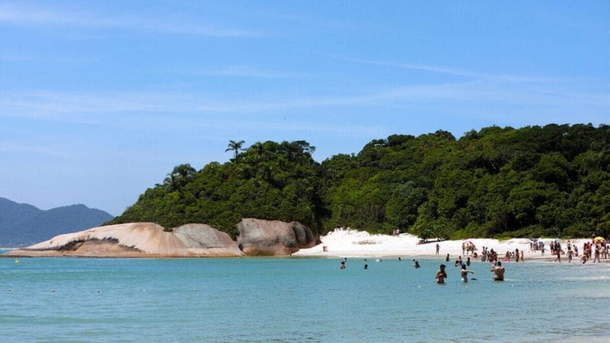 Praias são muito procuradas para o Ano Novo em Santa Catarina (Foto: Lucas Amorelli, Arquivo DC)