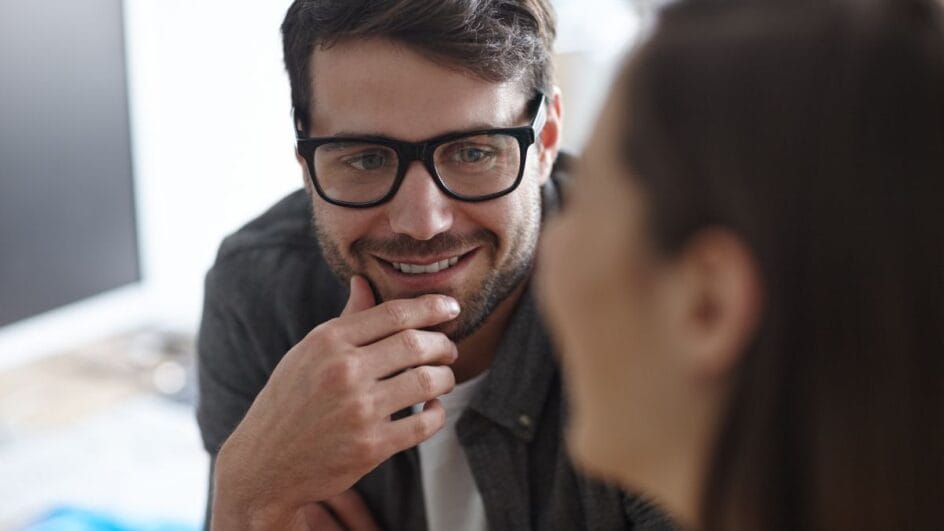 romance no trabalho psicologia