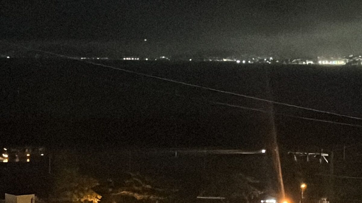 Via Expressa Sul est&aacute; sem luz, em Florian&oacute;polis (Foto: Carol Fernandes, NSC TV)