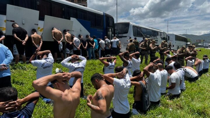 torcida organizada santos contida br-101 itapema 02