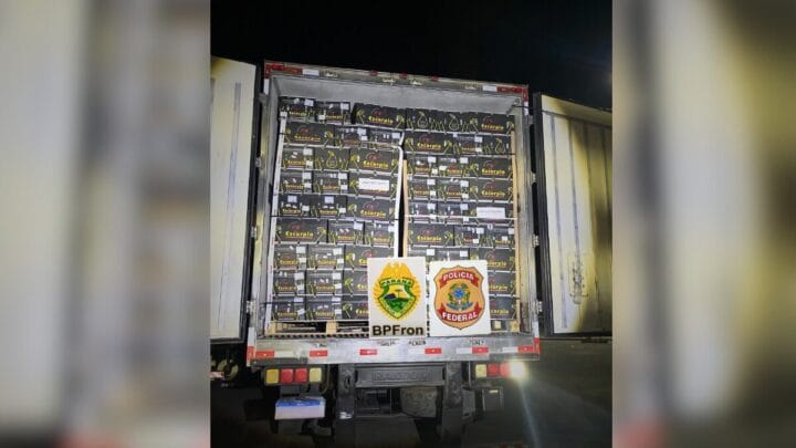 Carreta apreendida na fronteira