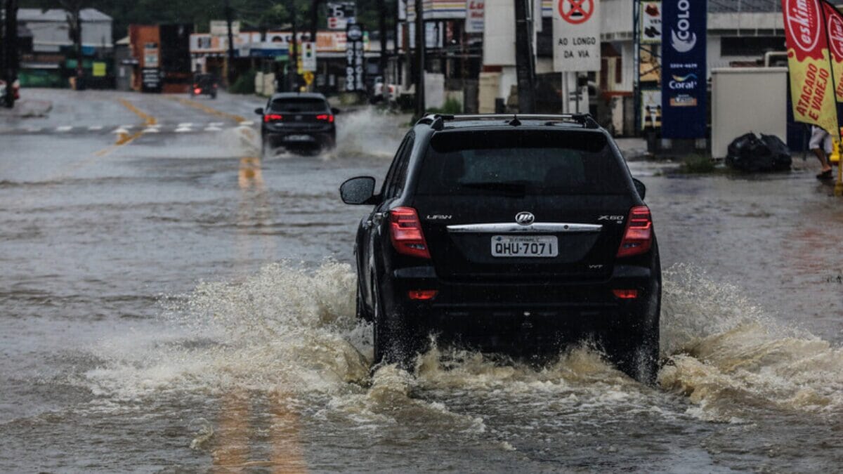 A cada 10 dias, quatro foram de chuva em Florian&oacute;polis em 2025