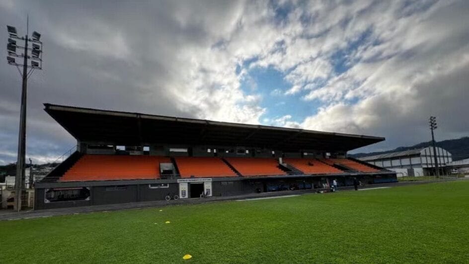 Partida acontece no Estádio Municipal Alfredo João Krieck (Foto: Arthur Hoffmann, Santa Catarina)