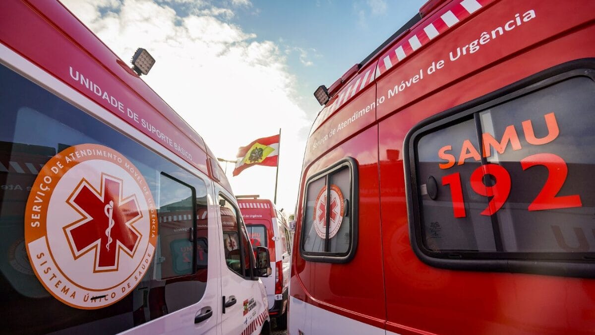Adolescente de 14 anos morre após colidir bicicleta contra ônibus em Florianópolis