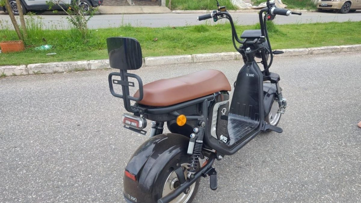 Bicicleta elétrica furtada ressurge e homem bêbado diz que pegou o veículo “emprestado” em BC