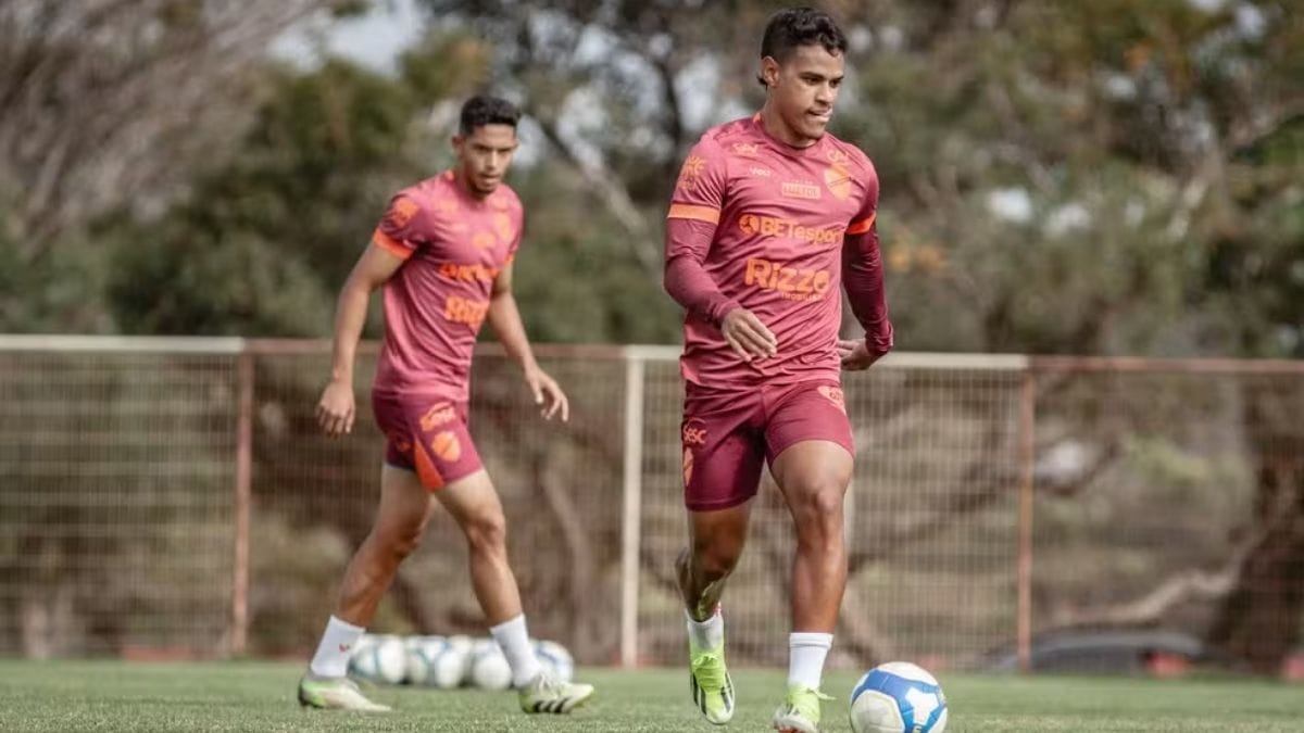 Times se enfrentam pelo Campeonato Alagoano (Foto: Roberto Corrêa)