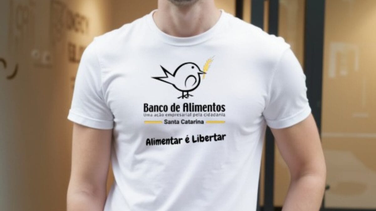 Camiseta usada pelos volunt&aacute;rios do BASC na arrecada&ccedil;&atilde;o de alimentos