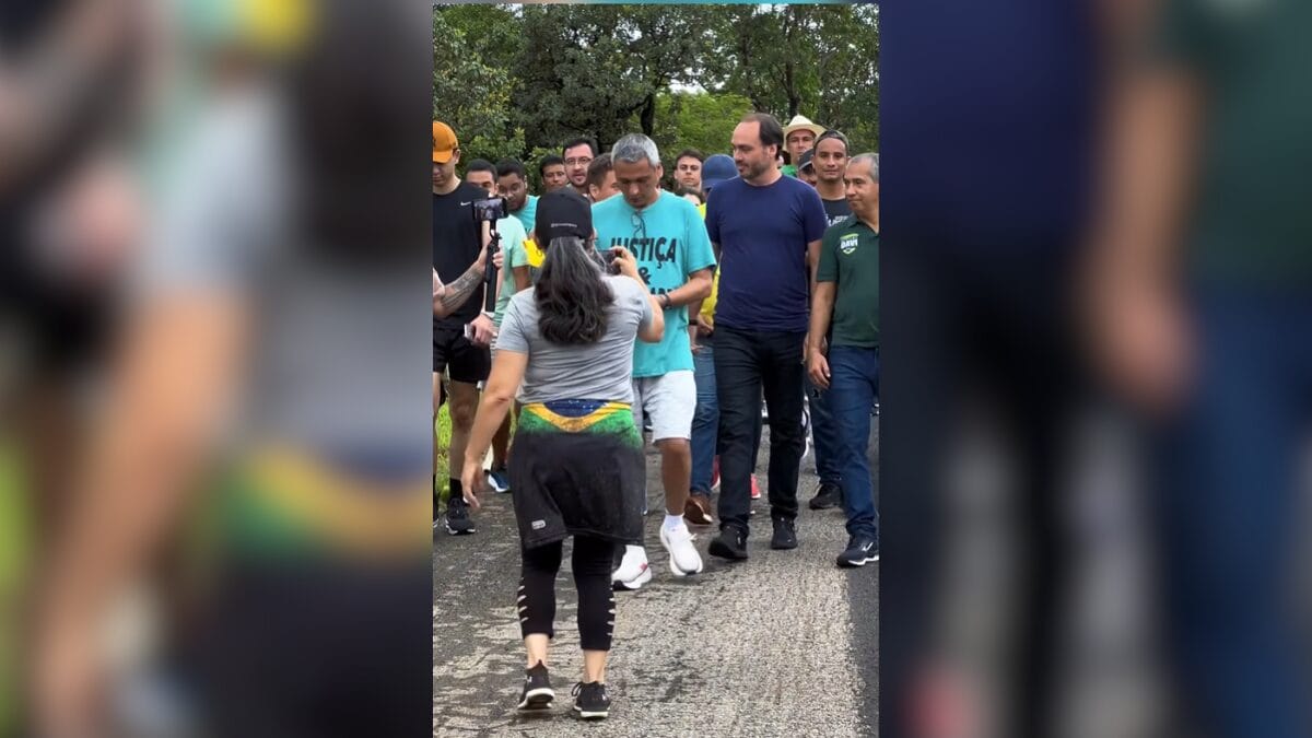 Carlos Bolsonaro se junta à caminhada de Nikolas Ferreira rumo a Brasília (5)