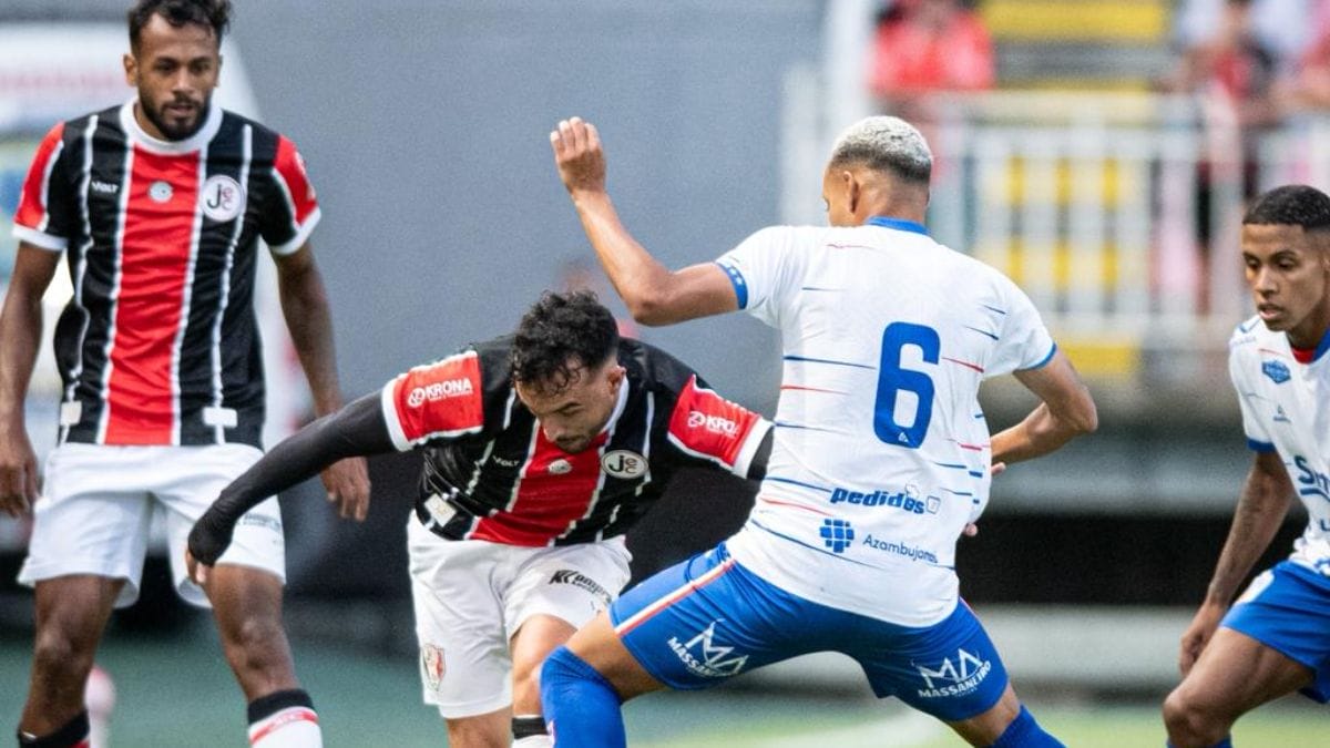 Carlos Renaux venceu o Joinville na Arena (Foto: Luiz Vieira)