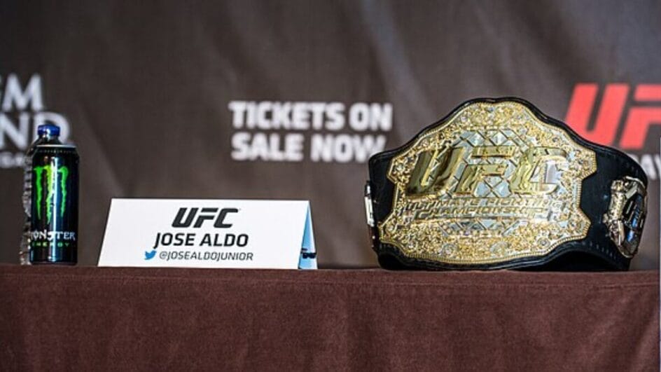 Cinturão do UFC em formato clássico, exposto para coletiva na época que José Aldo era campeão.