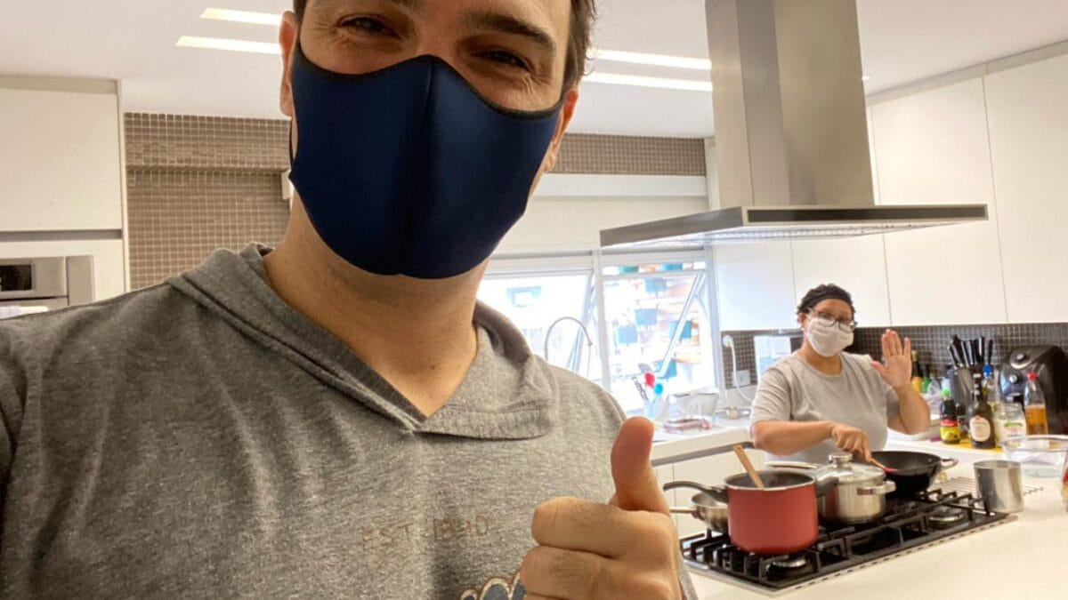 Como &eacute; a casa de Tadeu Schmidt o apresentador do BBB 26