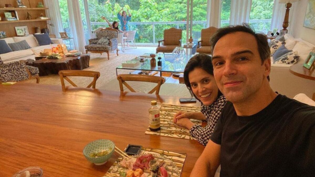 Como &eacute; a casa de Tadeu Schmidt o apresentador do BBB 26