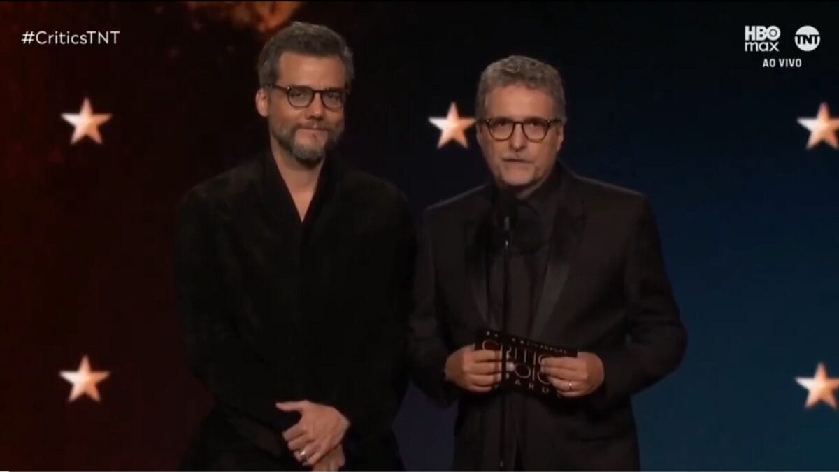 Constrangimento e alfinetada marcam Critics Choice Awards em premiação de O Agente Secreto