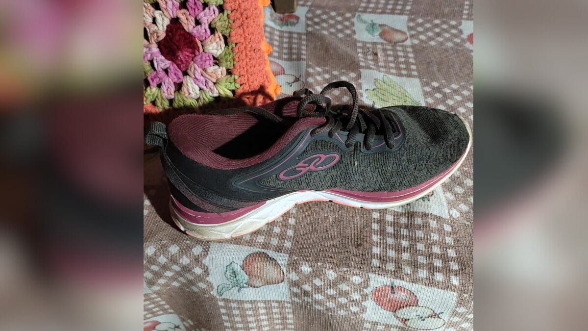 Tênis da menina que caiu em rio em Xanxerê