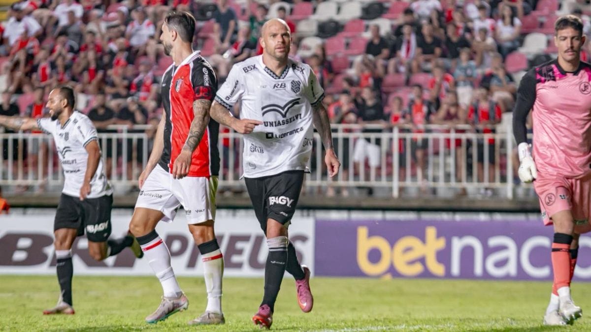 Figueirense vence o Joinville fora de casa