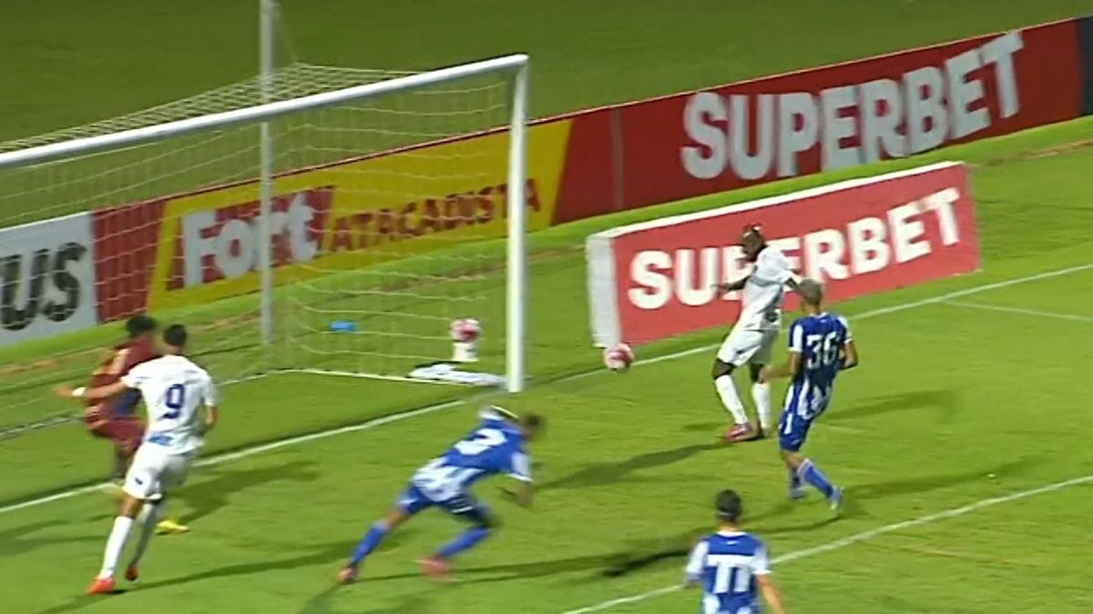Gol inacreditável perdido no estadual
