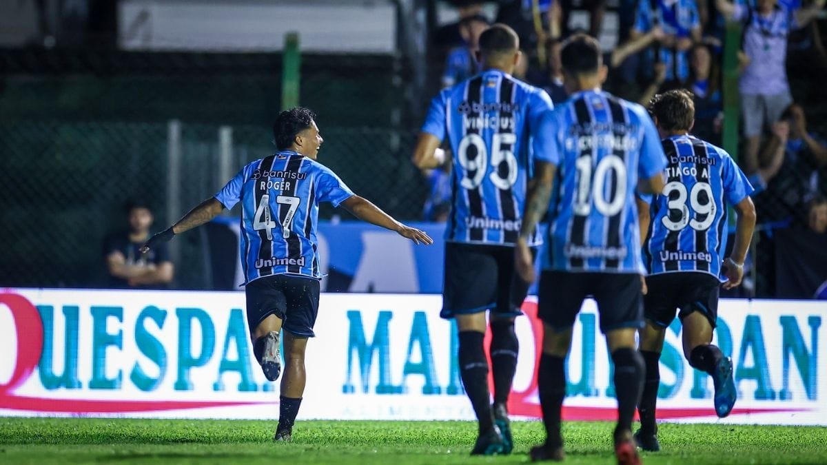 Times se enfrentam pelo Campeonato Gaúcho (Foto: Lucas Uebel)