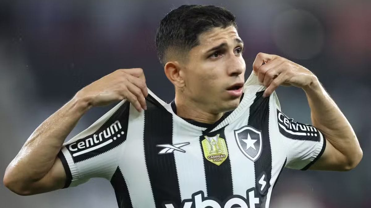 Savarino é um dos jogadores venezuelanos que não voltou para o Brasil (Foto: Vitor Silva, Botafogo)
