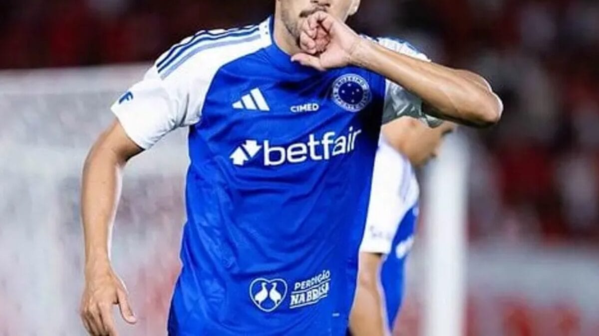 Eduardo comemorando gol pelo Cruzeiro