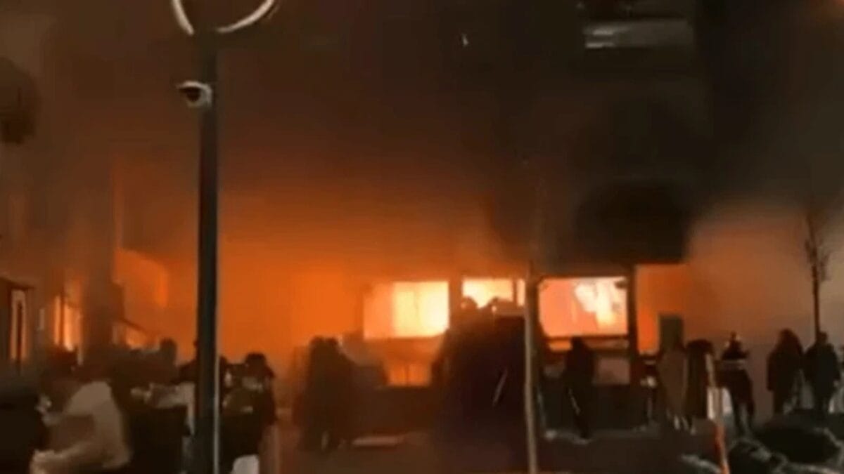 Explosão aconteceu durante uma festa de Ano-Novo na Suíça (Foto: Redes sociais, Reprodução)