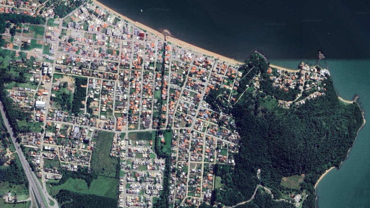 Imagem de sat&eacute;lite mostra crescimento de Palho&ccedil;a entre 2004 e 2025