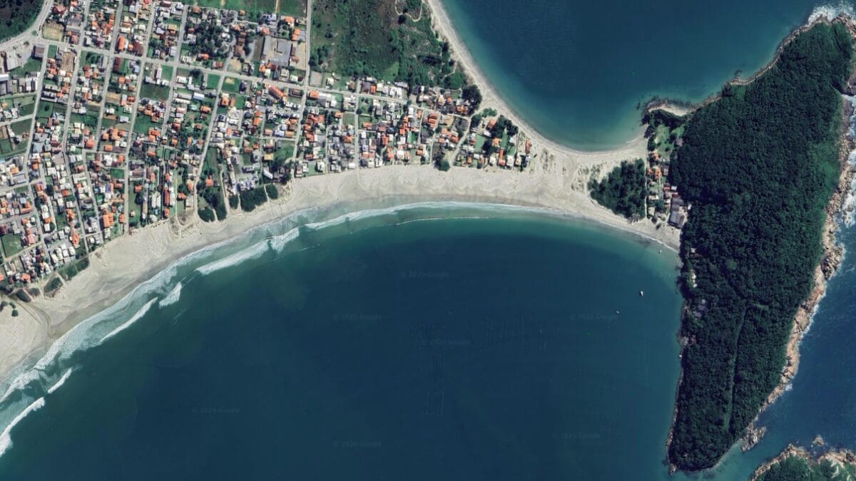 Imagem de sat&eacute;lite mostra crescimento de Palho&ccedil;a entre 2004 e 2025